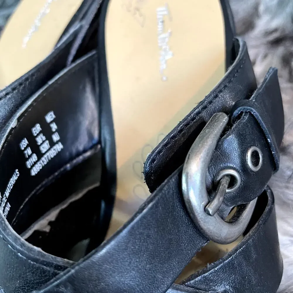 Thom McAn Women's Black Leather Wedge Sandals Size 7 flat bottom open toe